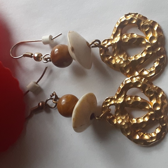 Beautiful colors brown and white dangle earrings - Picture 2 of 3